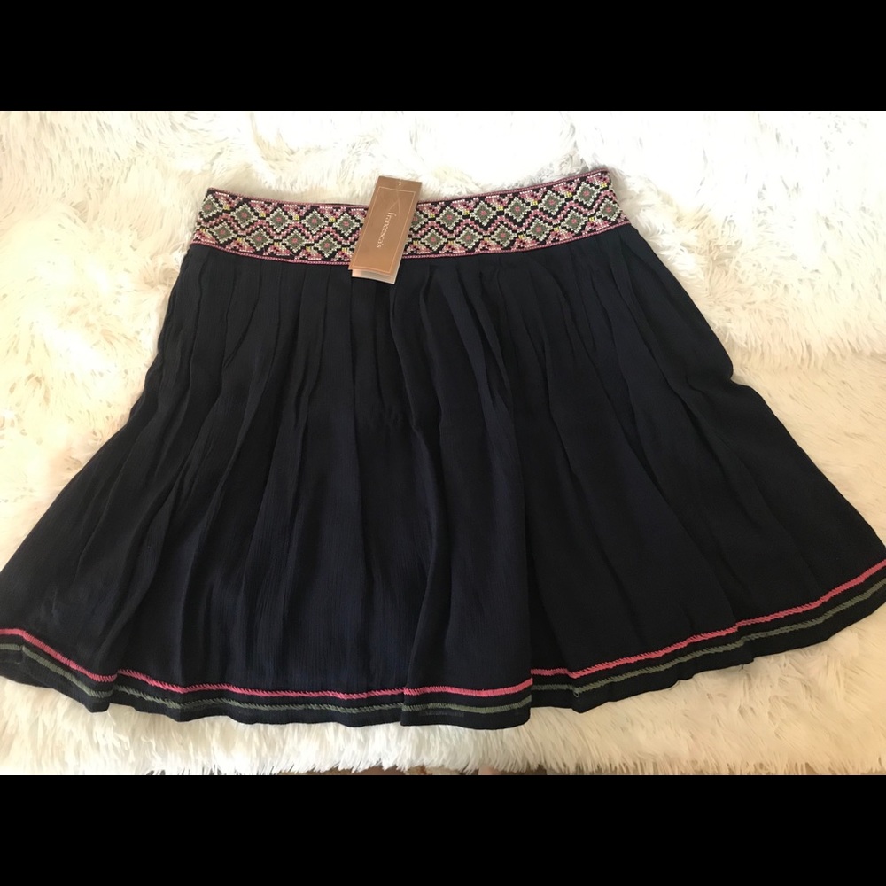 🆕Francesca’s collection Miami skirt in navy